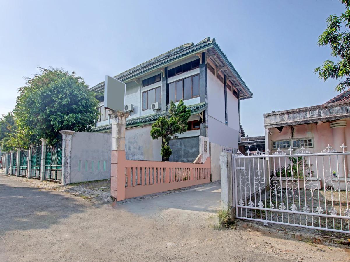 Oyo 91490 Hotel Rumah Kita Cirebon Exterior photo